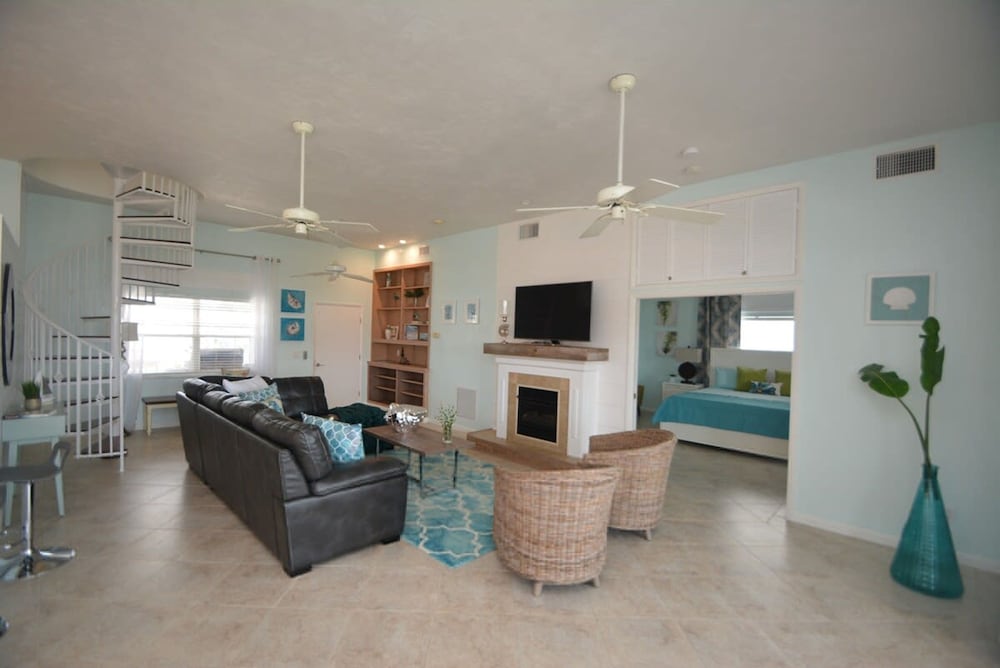 Just Beachy A Luxury Retreat Sleeps 12 3 Levels With Elevator- Perfect for 1-3 Families