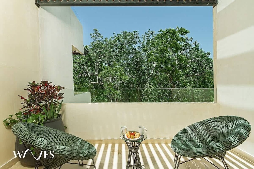 2 Br. Roof W/infinity Pool + Jacuzzi Spacious