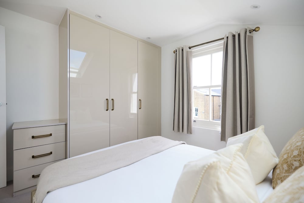 The Skylight One-Bed at Elspeth Road