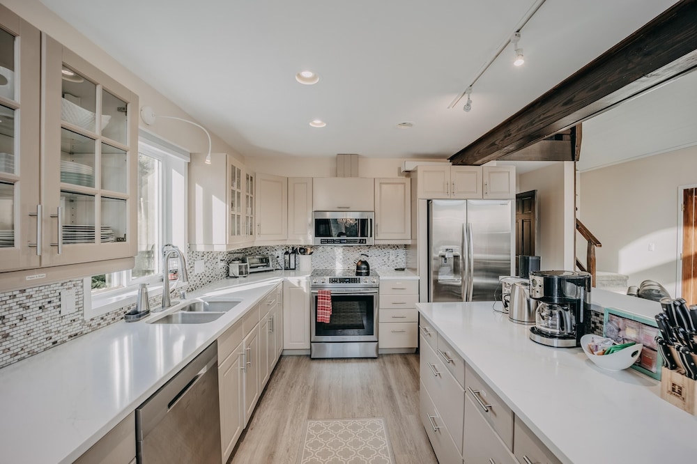 80mbr - Hot Tub - Wifi - BBQ - Wood Stove - Sleeps 7