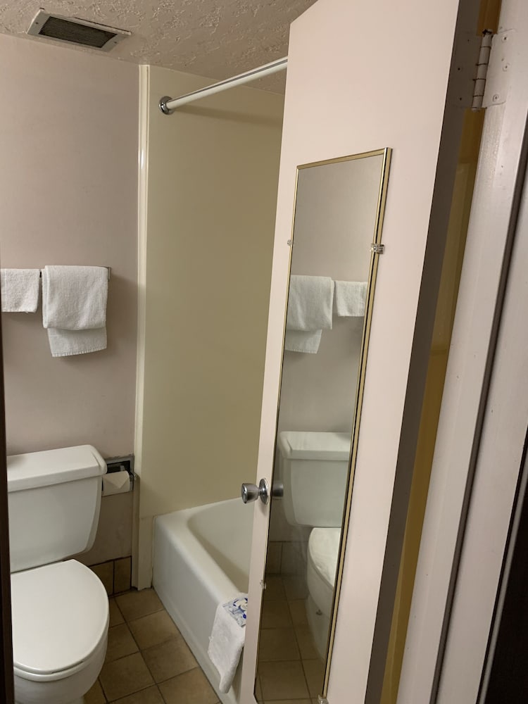 Travelers Inn