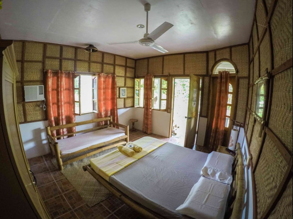 Chelle's Guest House and Backpackers - Hostel