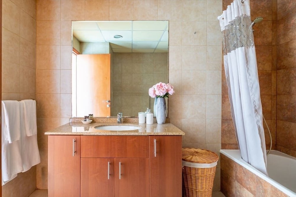 Luxury Living in This Stylish 2BR in Dubai Marina