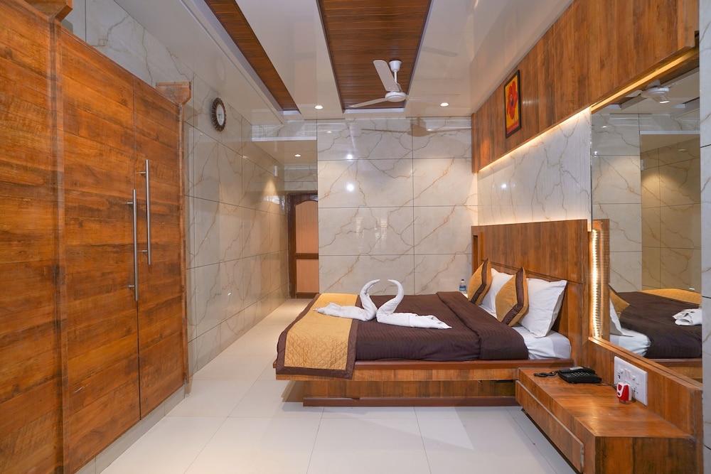Hotel Kumar Plaza