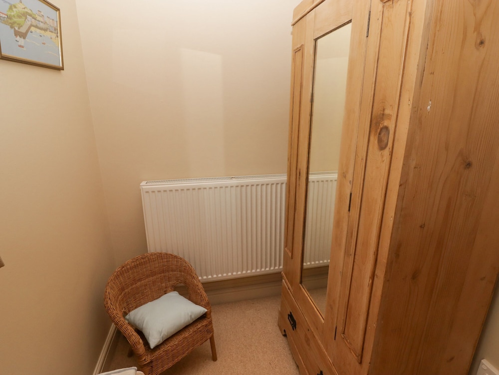 1 Cheriton Row