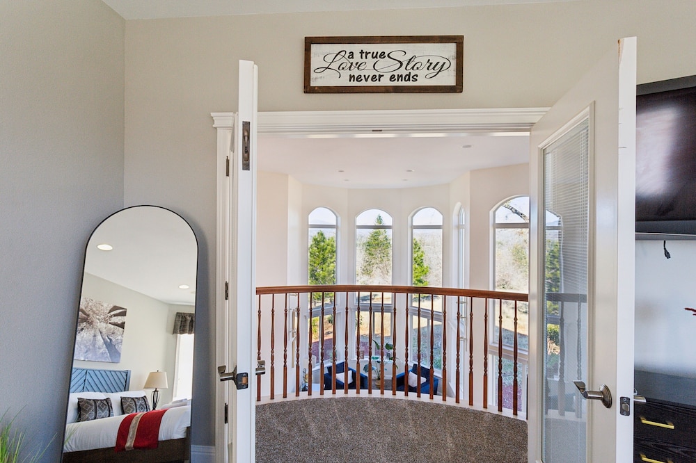 Stunning Mountain Retreat With Unmatched Views 5 Bedroom Estate