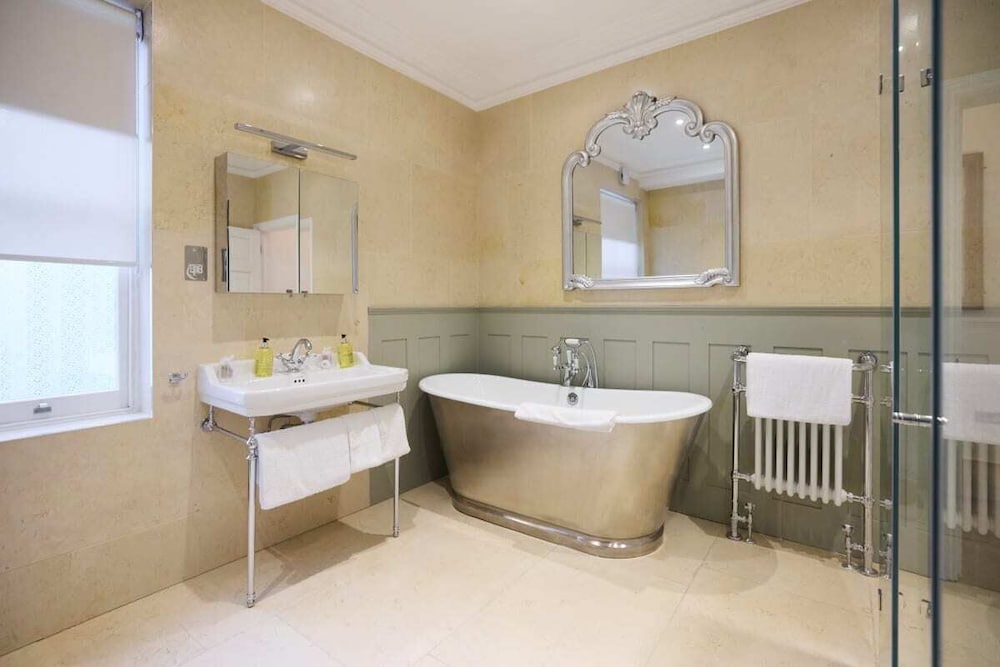 The Belsize Park Place - Charming 6bdr Home With Garden