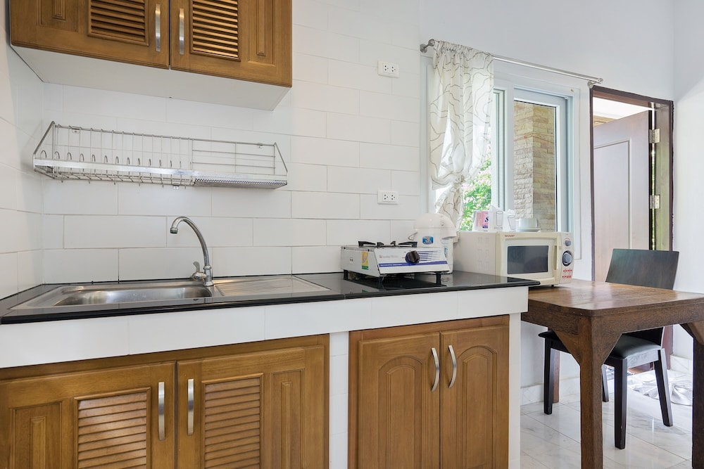 Lipa Bay Residence view 5