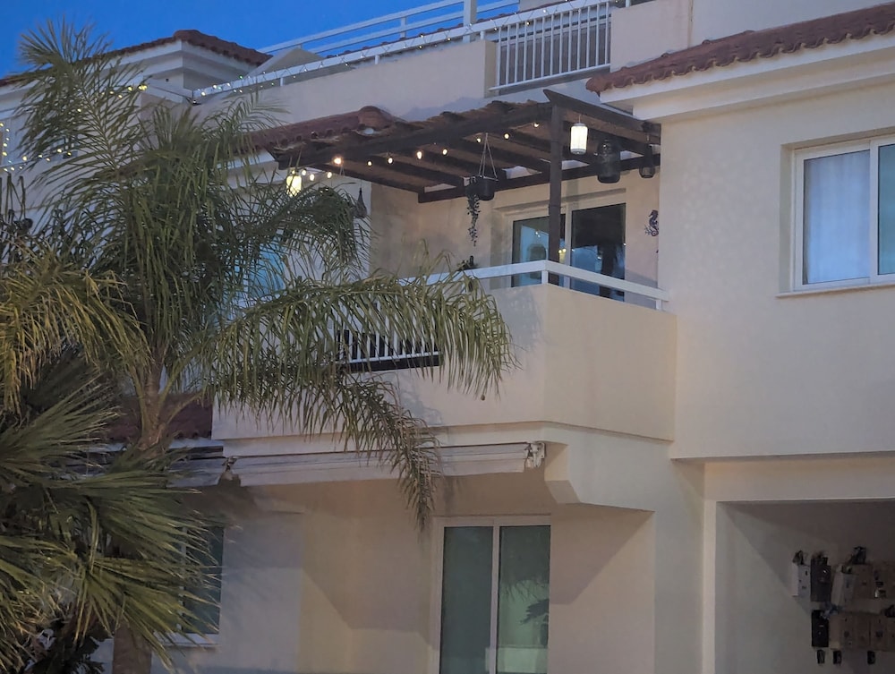 Andros Apt 2 Bed Free Wi-fi Safe Complex Pool