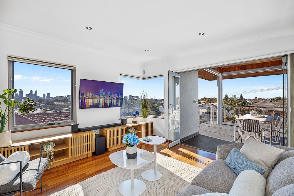 Designer Luxury 3brd - Epic Views - South Perth