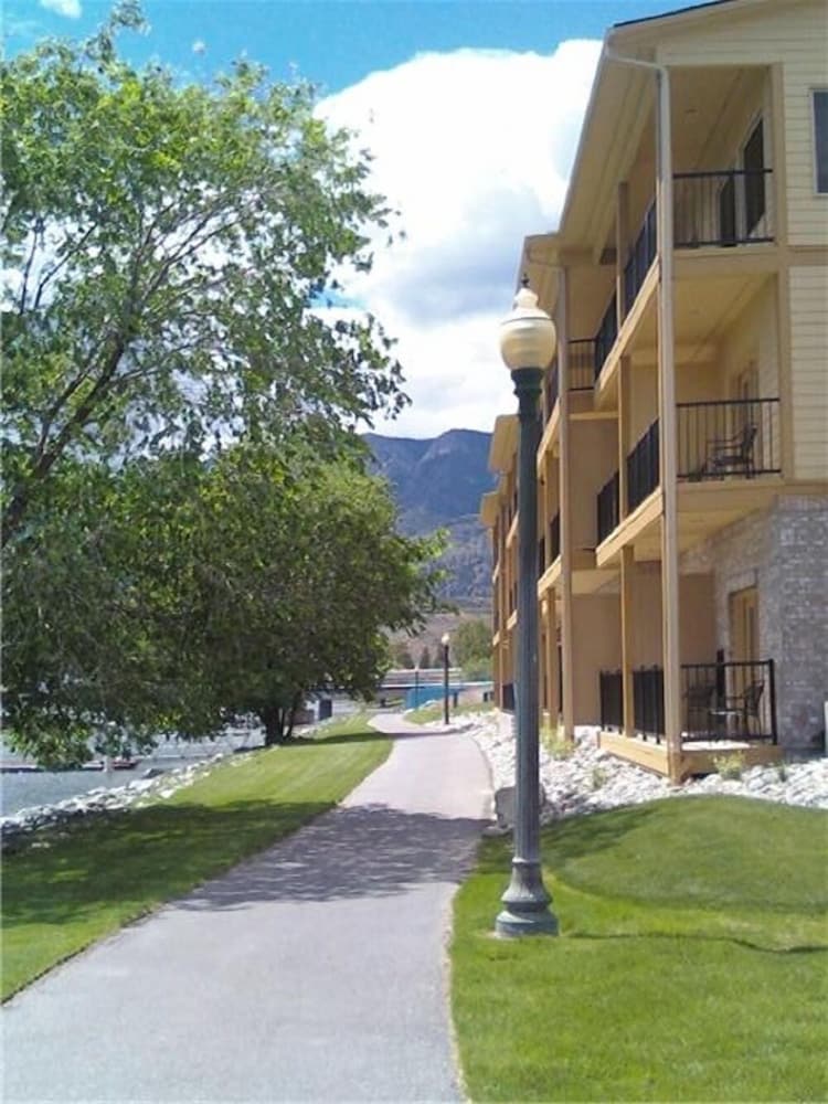 Howards On The River view 3