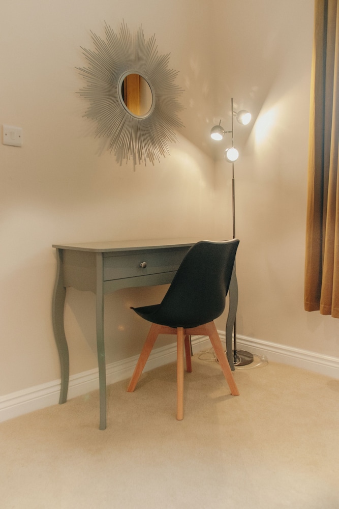 Chic & Cheerful 1bedroom in Historic Building
