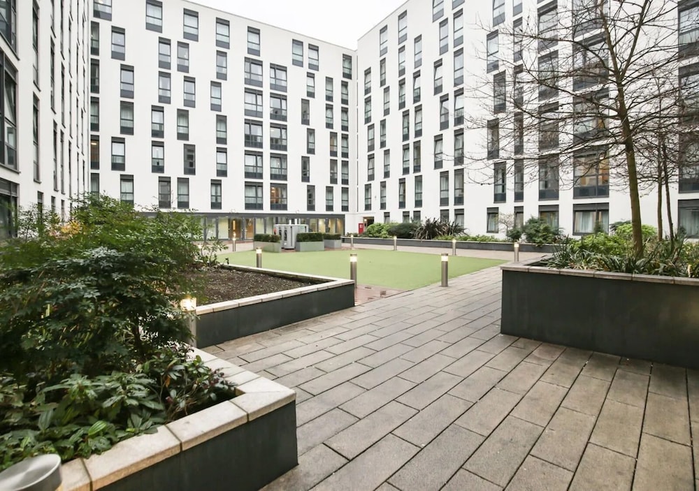 Sterling Court