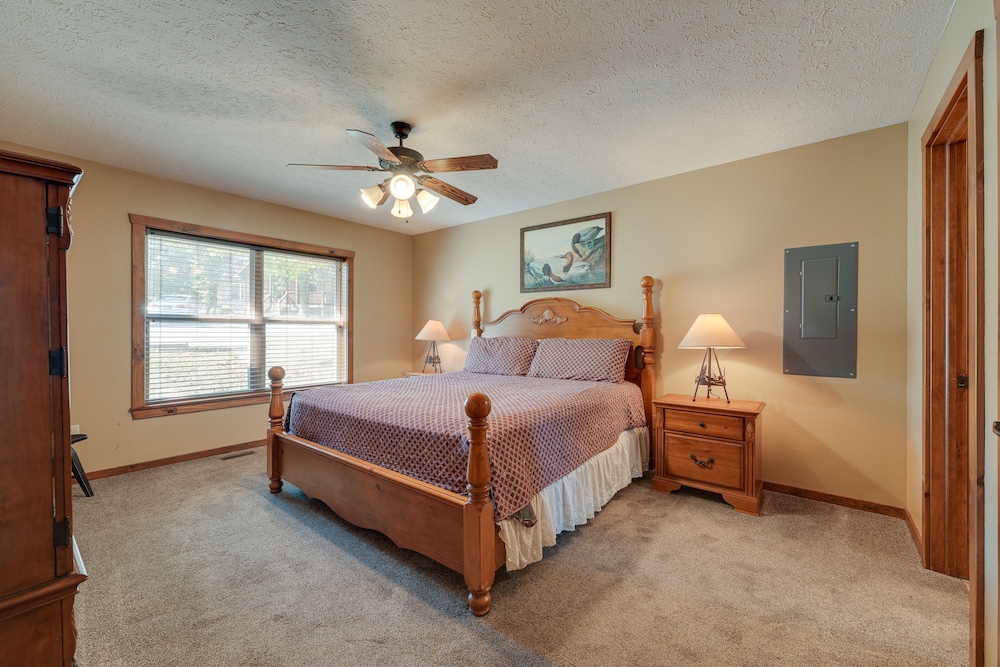Indoor Pool Access! Home Near Silver Dollar City view 4