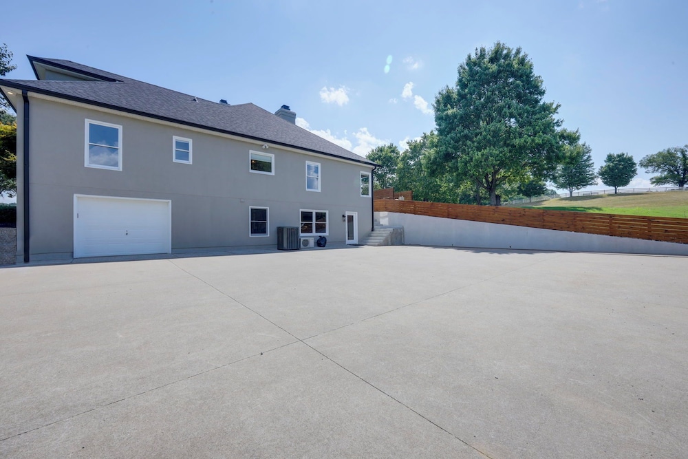 Majestic Manor-private Hundred Acre Yard-pool/spa