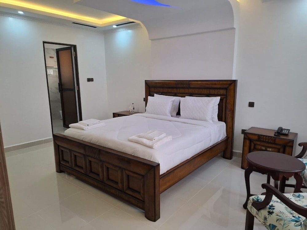 Sailors Hotel view 5