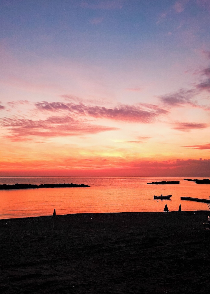 Luxury Villa on the Beach in Diamante, Sea View - Villa Ventre