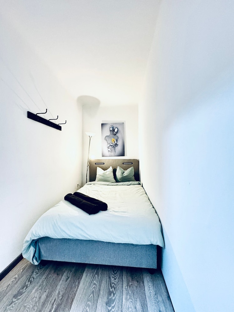 2BR 1LR Apartment for 5 Peaceful Stay