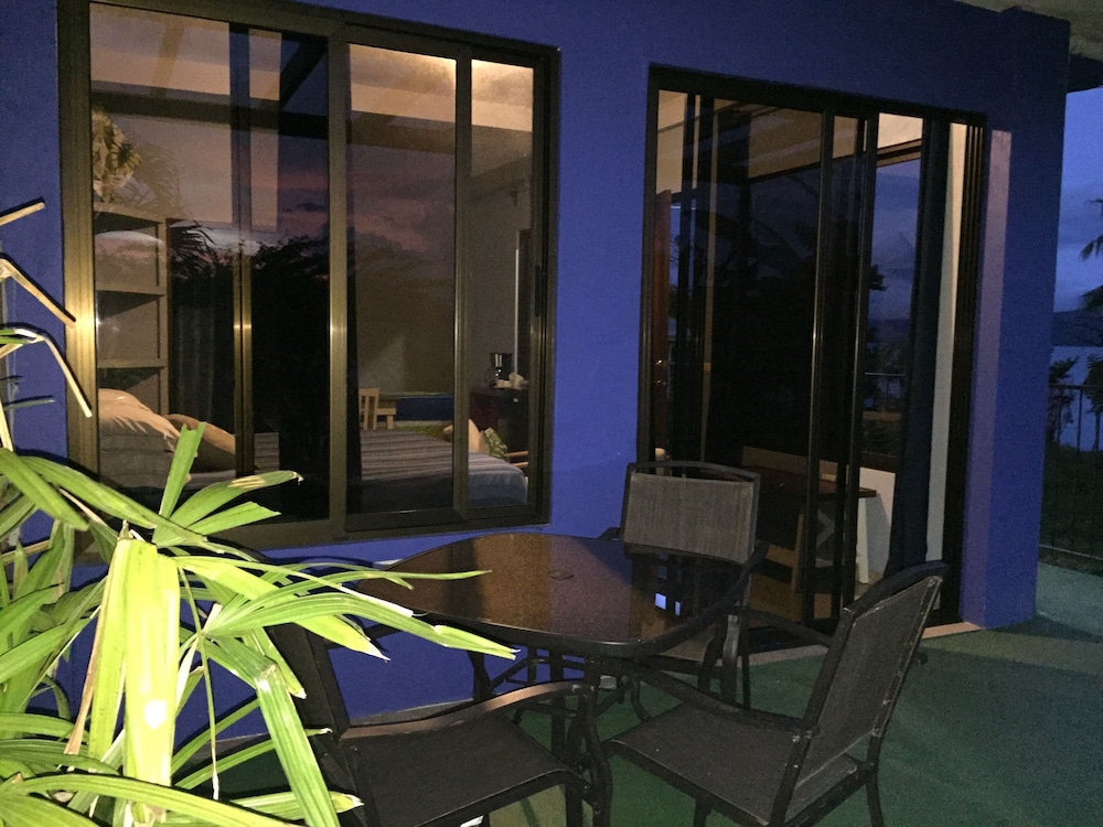 BlueBay Bugenvil Lake Lodge