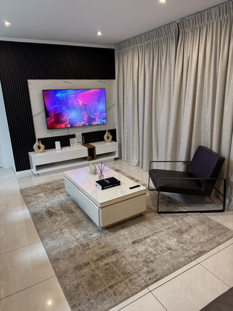2BR-2BA - Rivonia Residence 1