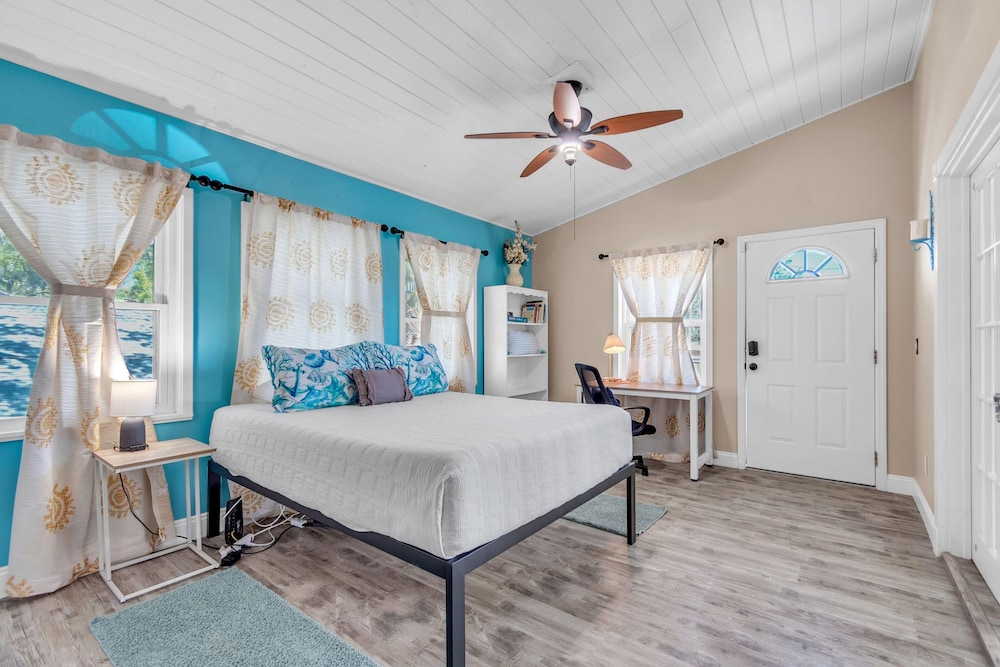 Bates Avenue House