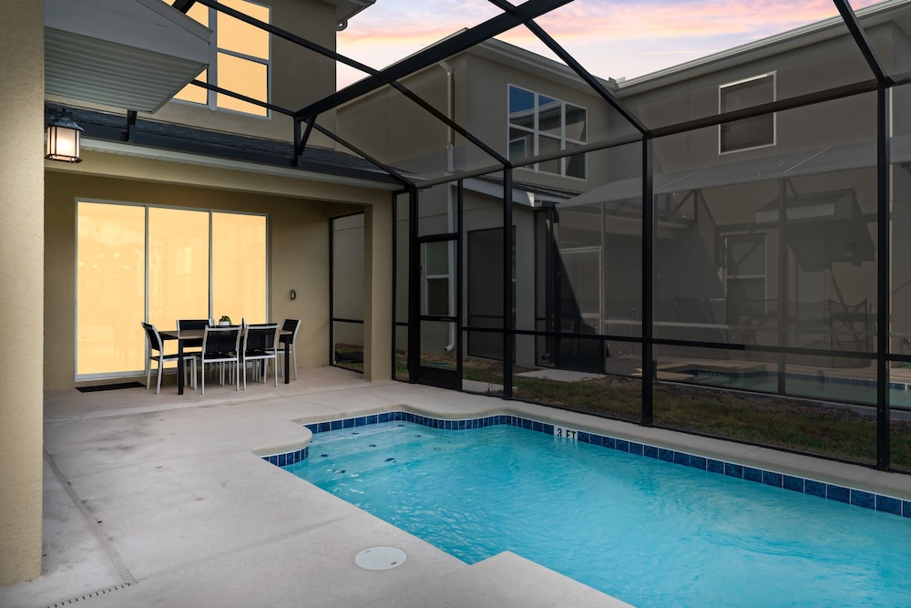 Light Welcoming Fun Resort Home Sleeps 20