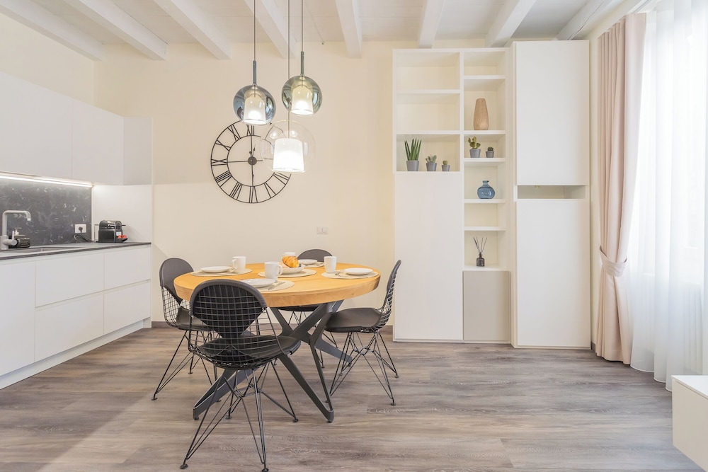 Modern & Stylish Apartment in Como City by Rent all Como