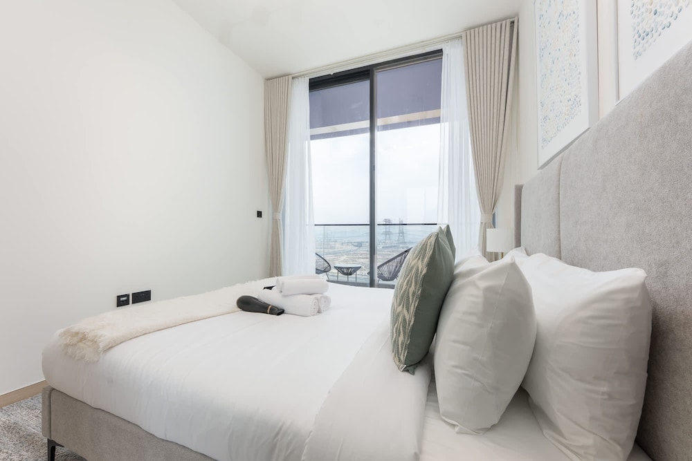 Lovely Apartment in Binghatti Corner That Sleeps 4