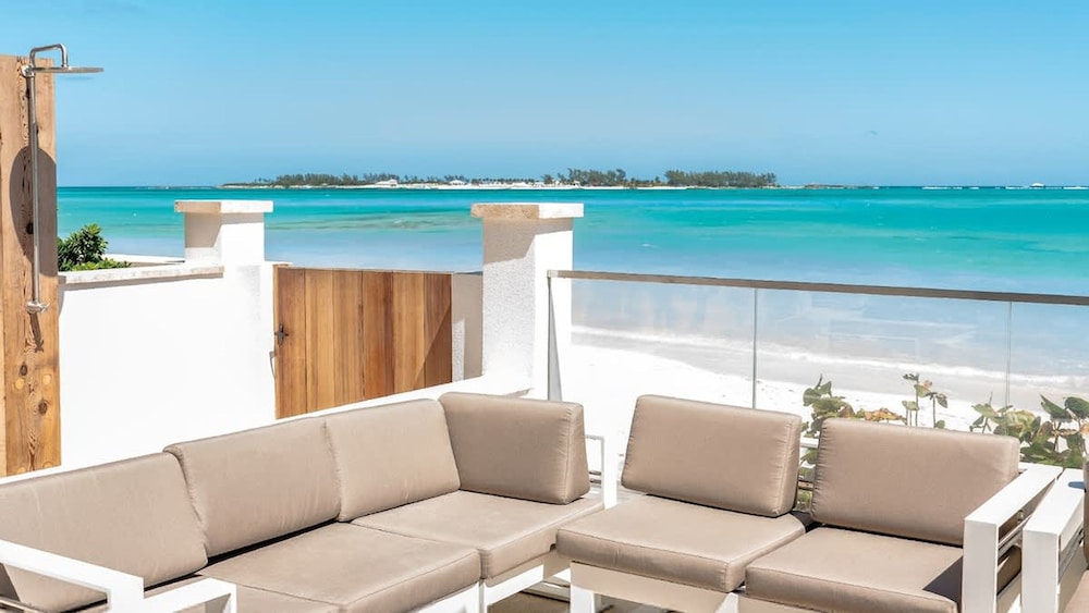Stunning Oceanview 2 Bed Condo at ONE Cable Beach