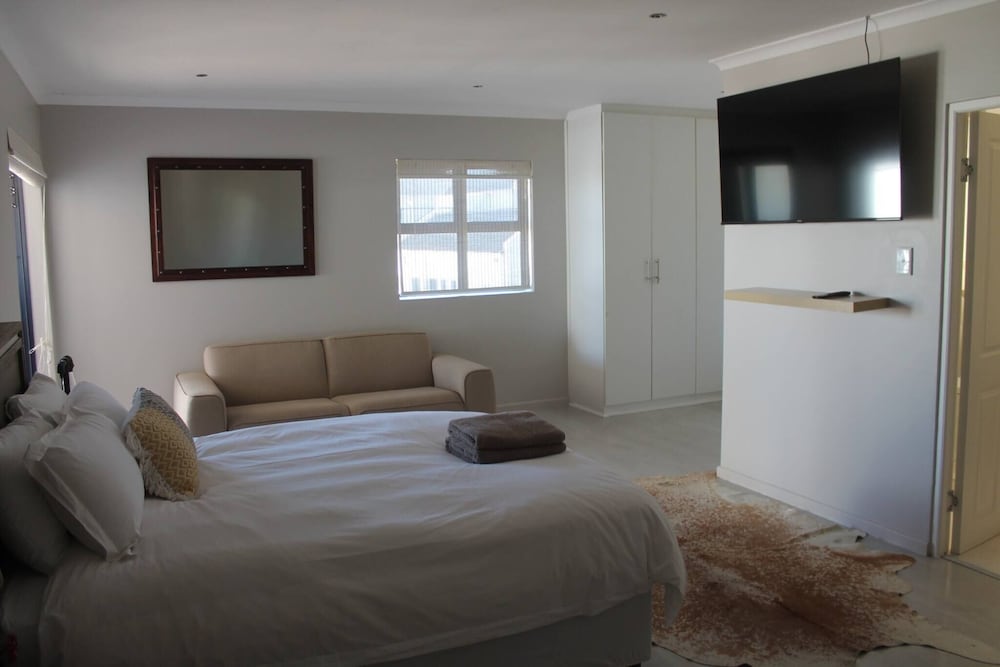 Relax in Style at Ndigo Blue, Langebaan's Coziest Holiday Home