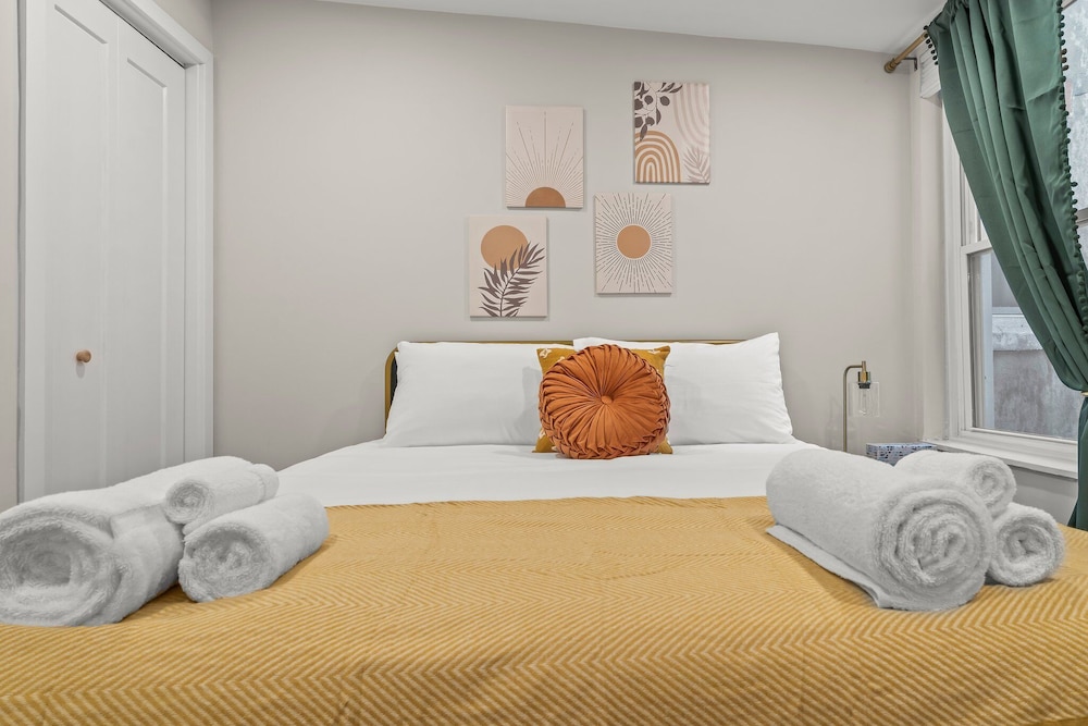 Stylish 3-Bedroom Home in Philly - Property Image 3