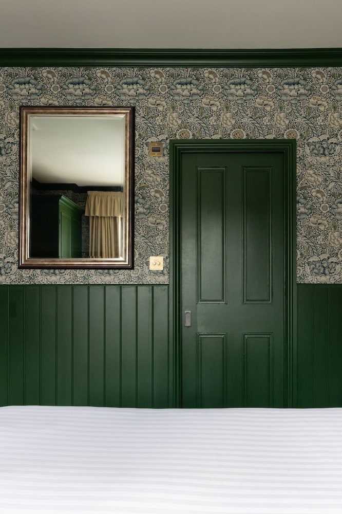 Westover Road III by Onefinestay