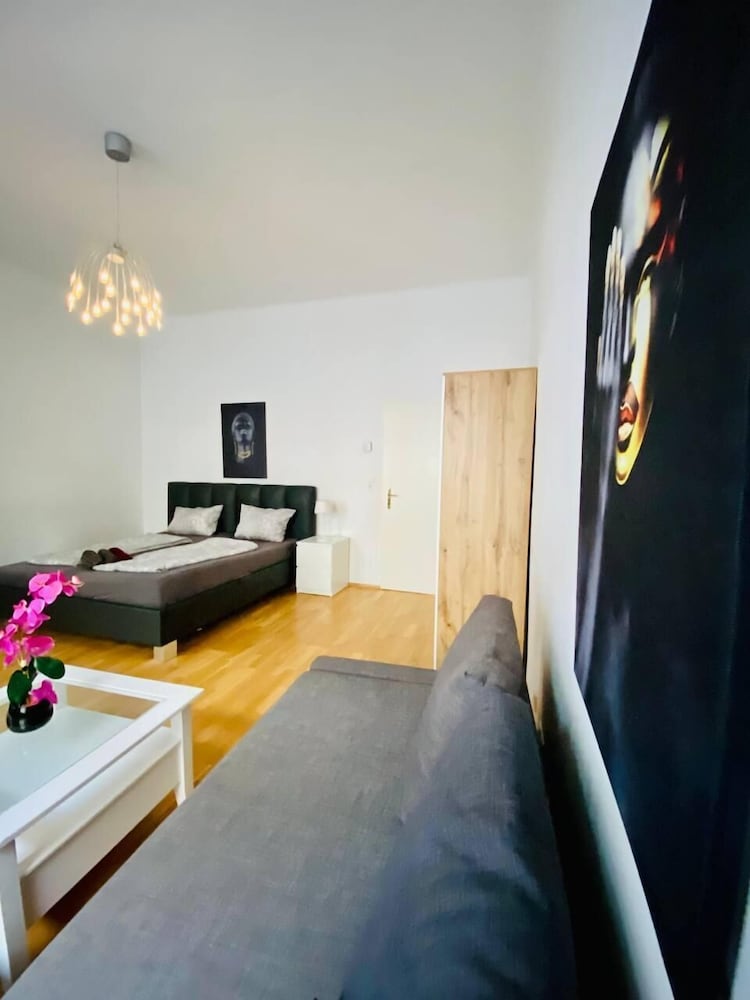 2BR Apartment Close to Stadthalle