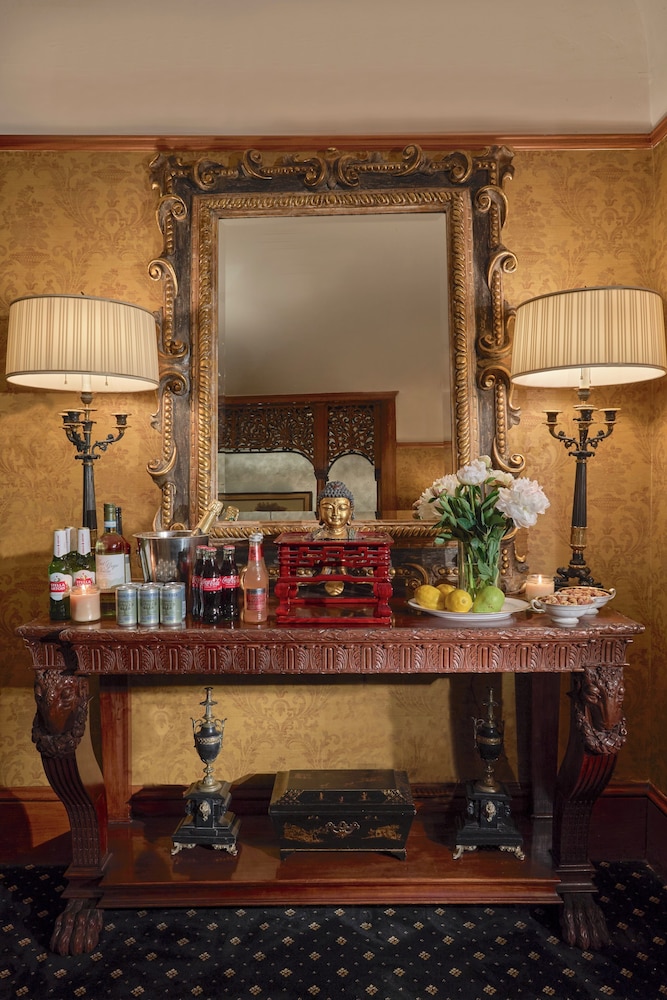 The Charles Pacific Grove - Artfully Designed Inclusive Inn