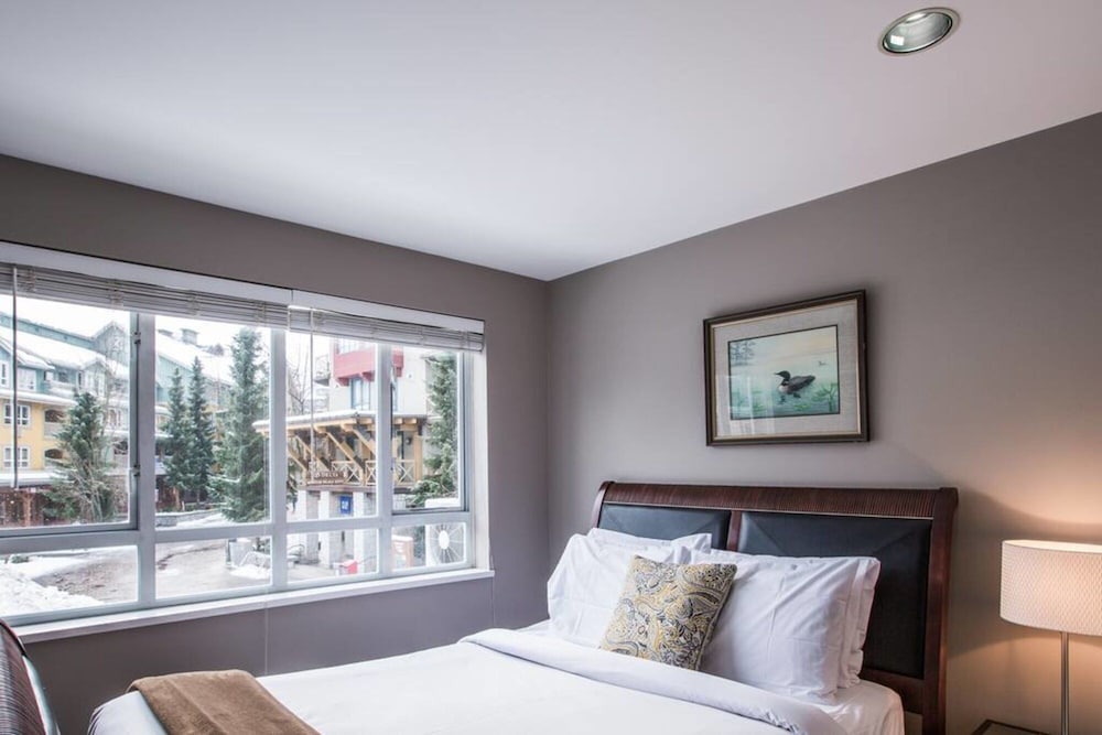 Whistler Village -walk to Lifts-views of Village, Φωτογραφία 12