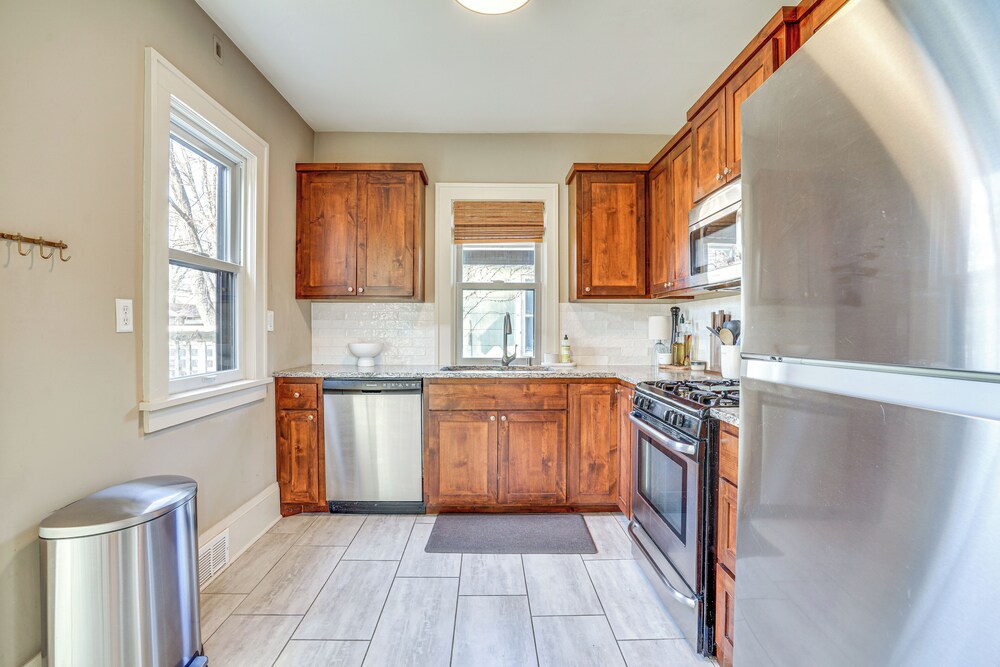 Walk to Beach + Lake Nokomis: Minneapolis Home!