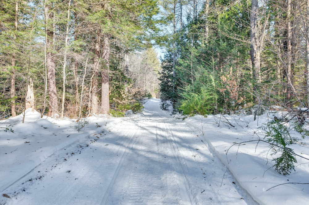 Hiking & Snowmobile Trails On-site: Alton Retreat!