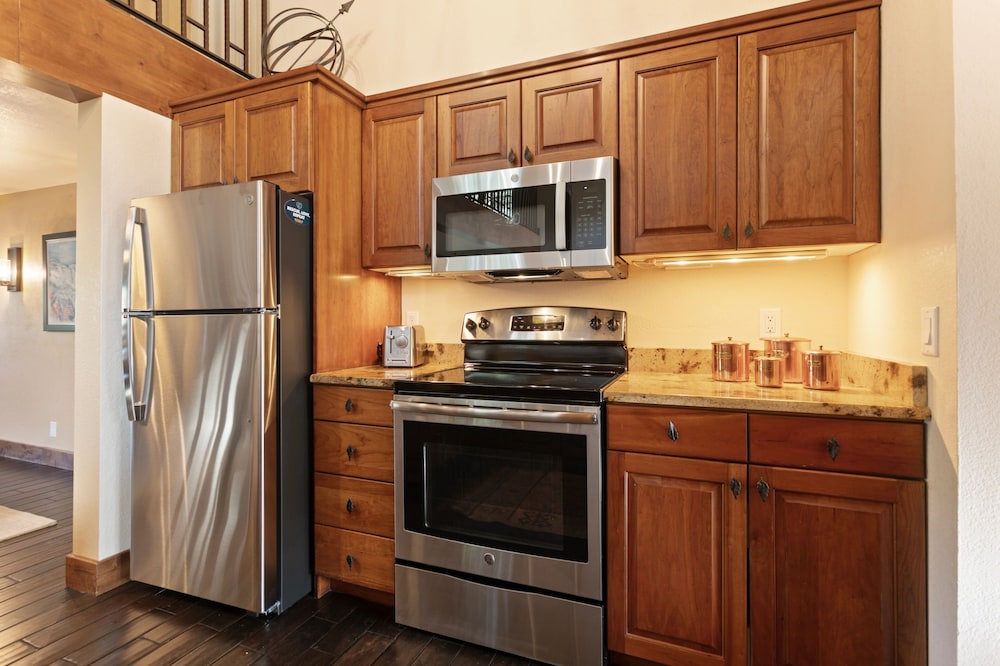 Ridgepoint - Three Bedroom with Spa #128 3 Condo