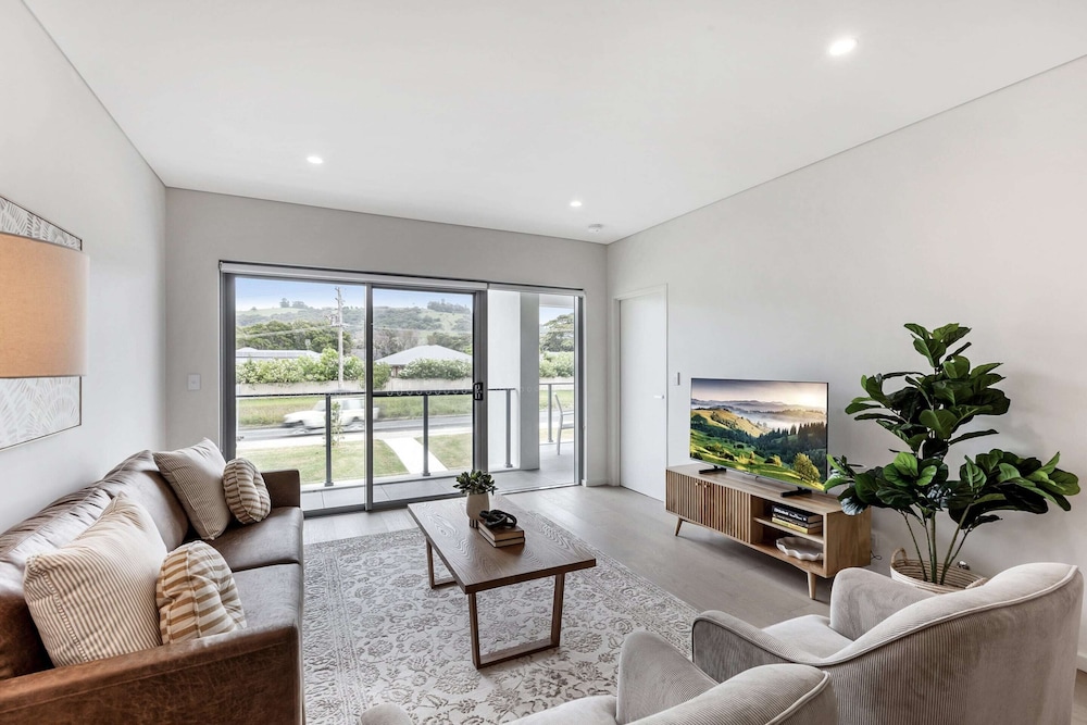 First Floor 3-bed Stunning Unit by The Ocean
