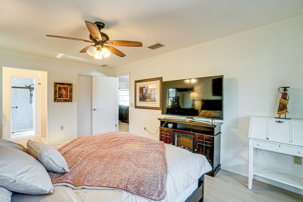 Pool, BBQ & More: Sleek Home in Port Charlotte!