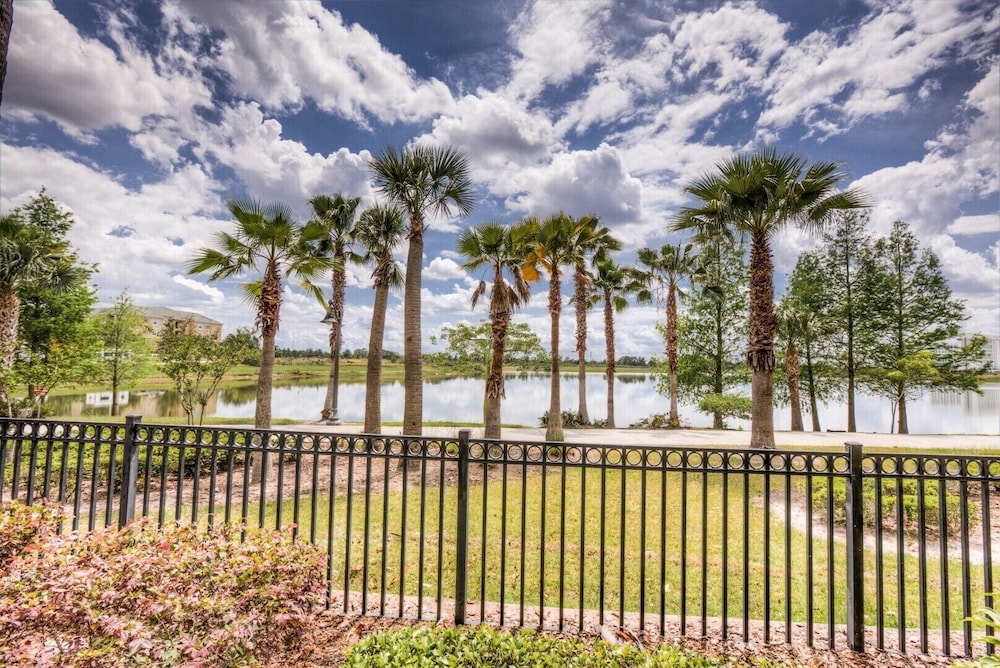 Laguna Vista