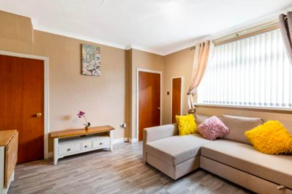 City Home 2bed Wi-fi Garage Parking Free Snacks