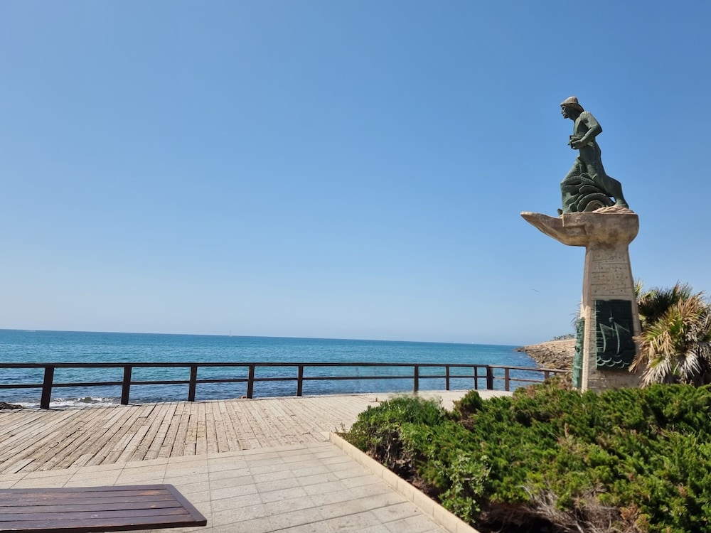 Modern and Cozy Apartment Just Steps From Los Locos Beach
