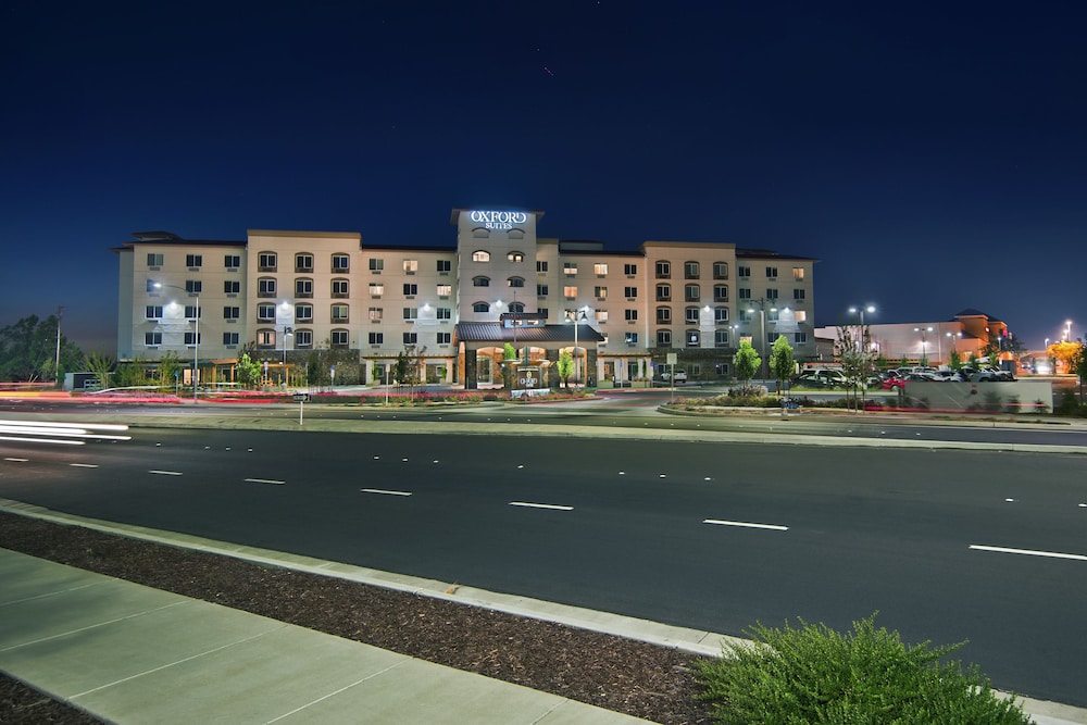 Rohnert Park Vacations - Oxford Suites Sonoma County - Property Image 12