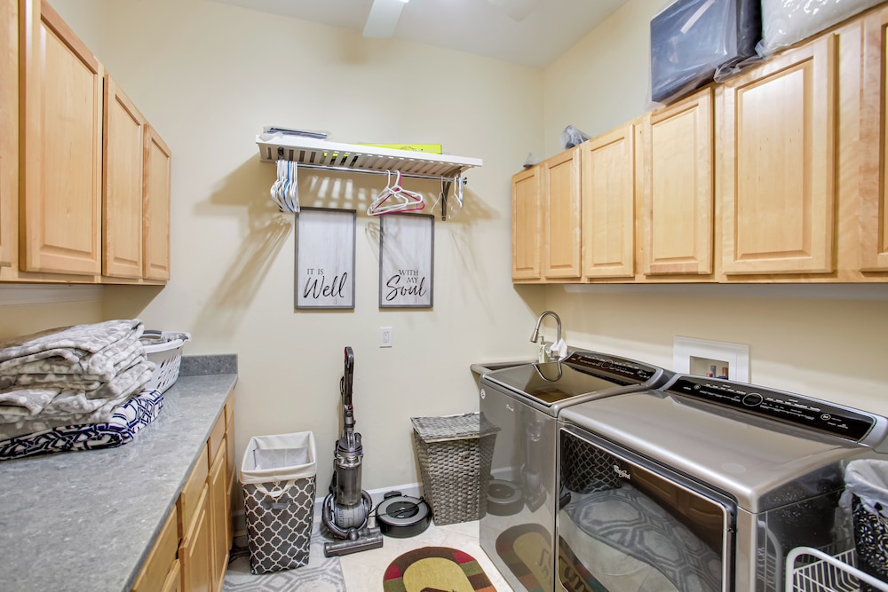 Outdoor Oasis: Family-friendly Cape Coral Home