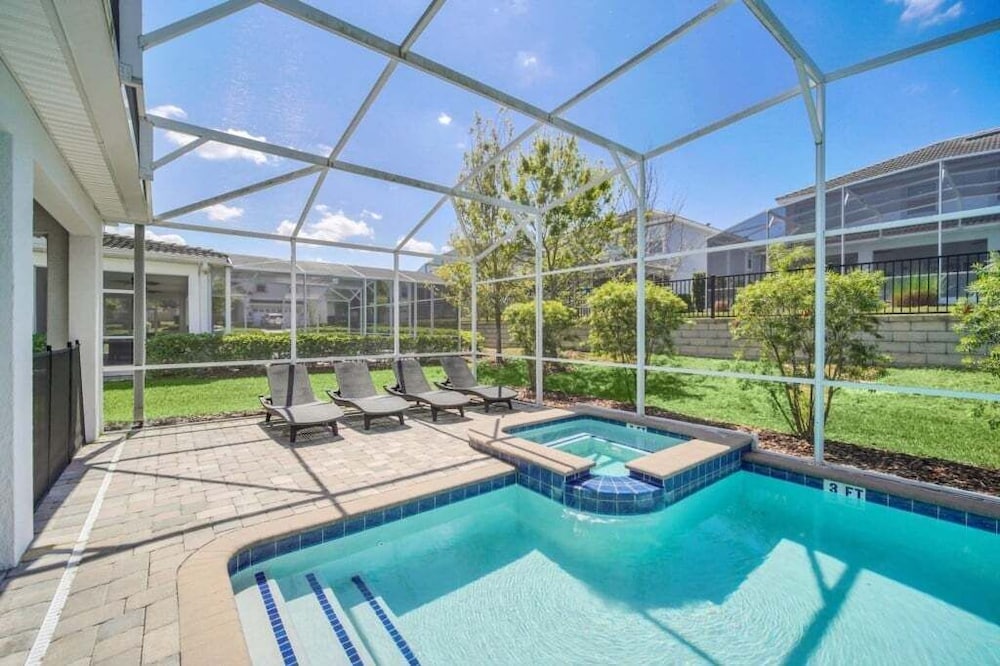 Luxury Pool/spa Home With Lots Of Sunshine! 6 Bedroom Villa