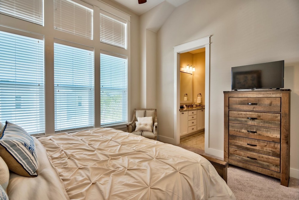 JACK's Place 3 Bedroom Condo By Coastal Dreamin