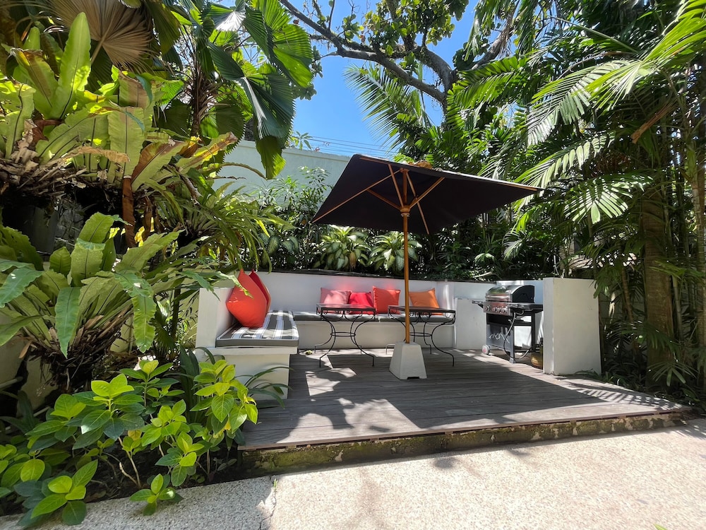 Martini Suites & Villa
