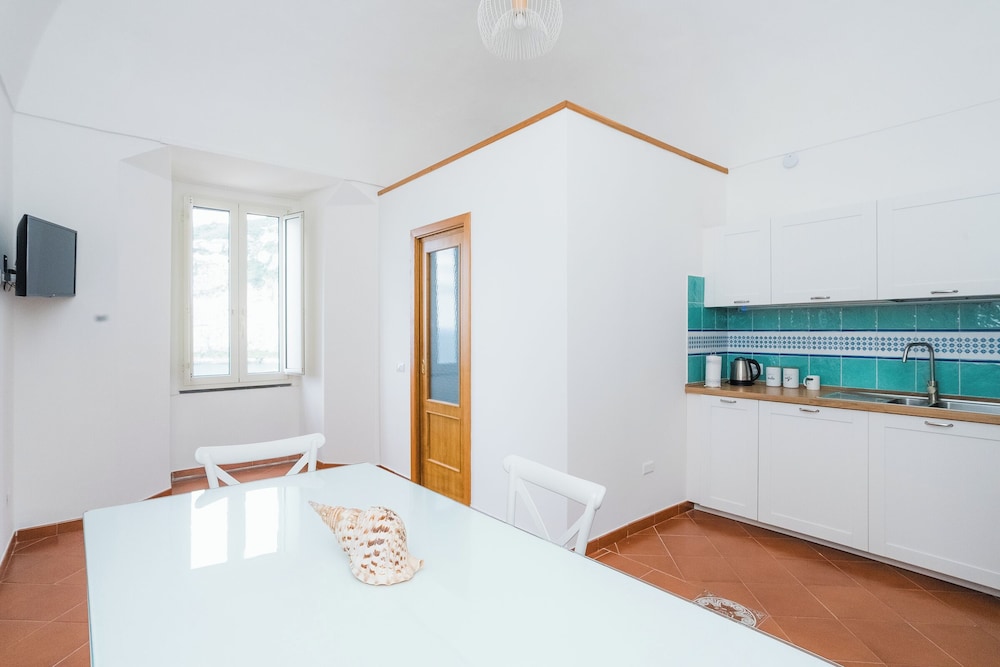 DIPINTO APARTMENTS