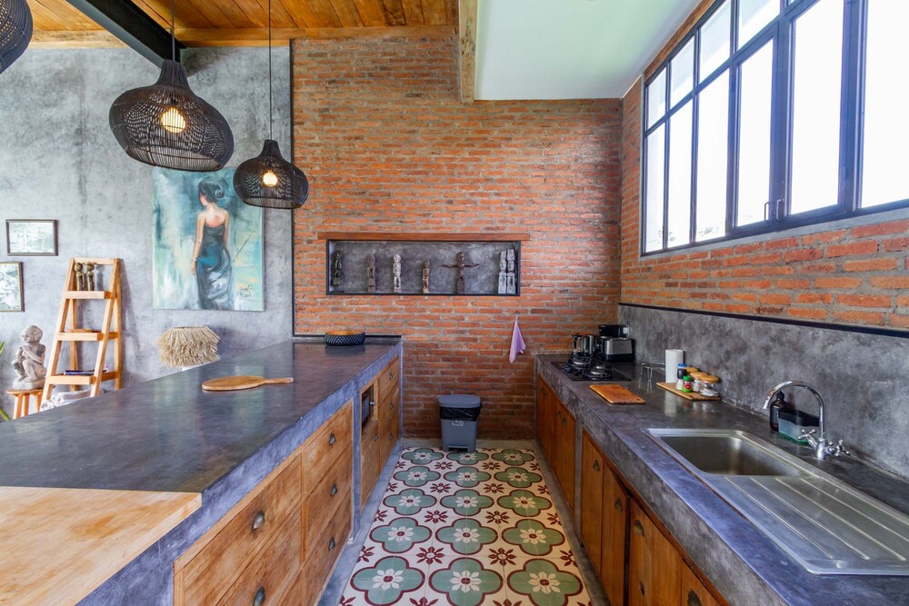 Villa Maje by Alfred in Bali - Tropical 3BD Villa w Pool Near Batu Belig Beach